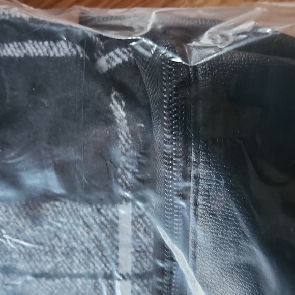 Holiday Black and White Plaid Weekender Bag, NWT! - Picture 10 of 12